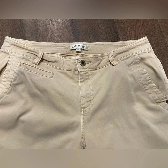 Orvis Bermuda length khaki tan shorts. Size 6 - Picture 3 of 5